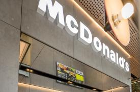 McDonald’s: Έσπασαν το φράγμα των 100 εκατ. ευρώ οι πωλήσεις στην Ελλάδα – Τα νέα καταστήματα