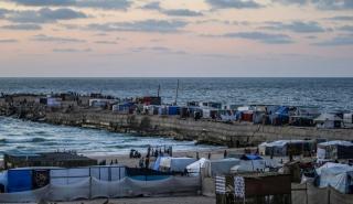 Γάζα: Τα πρώτα φορτηγά με βοήθεια έφτασαν στον θύλακα μέσω της προσωρινής προβλήτας