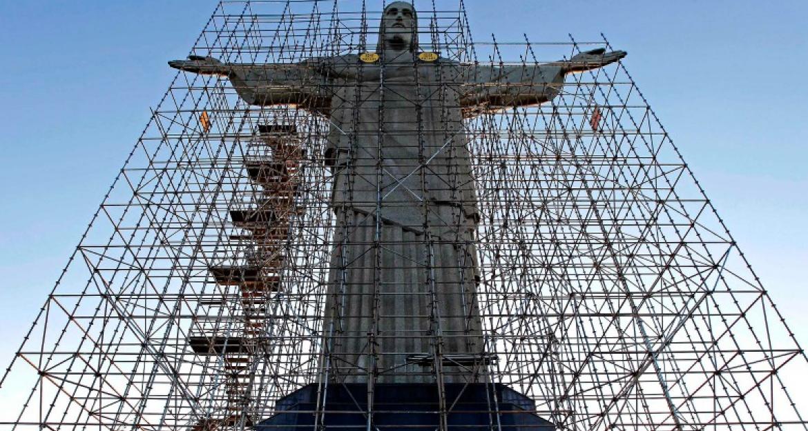 Η κρίση χτύπησε και τον Χριστό Λυτρωτή στο Ρίο (pics)