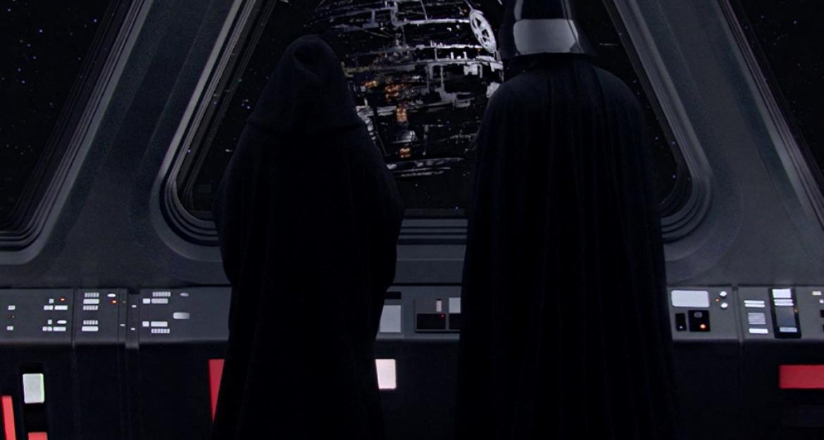 Πόση ΔΕΗ πληρώνει… ο Darth Vader; (pics & vids)