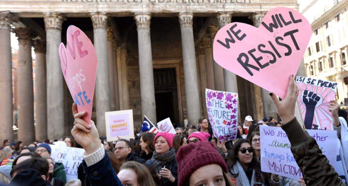 Χιλιάδες γυναίκες διαδήλωσαν κατά του Τrump (pics)