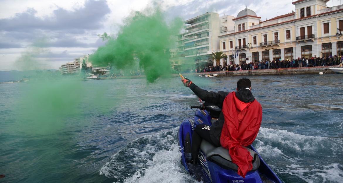 Στη θάλασσα της Χαλκίδας το πιο εντυπωσιακό καρναβάλι (pics)