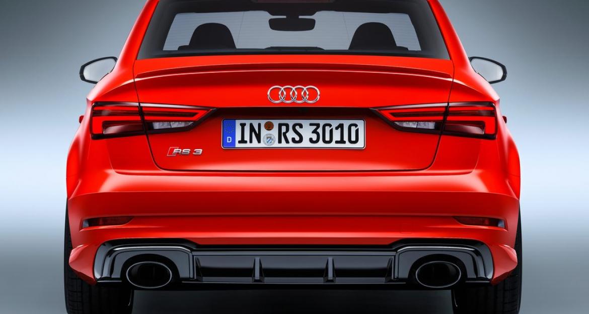 To Audi RS3 Sedan τα έχει τετρακόσια