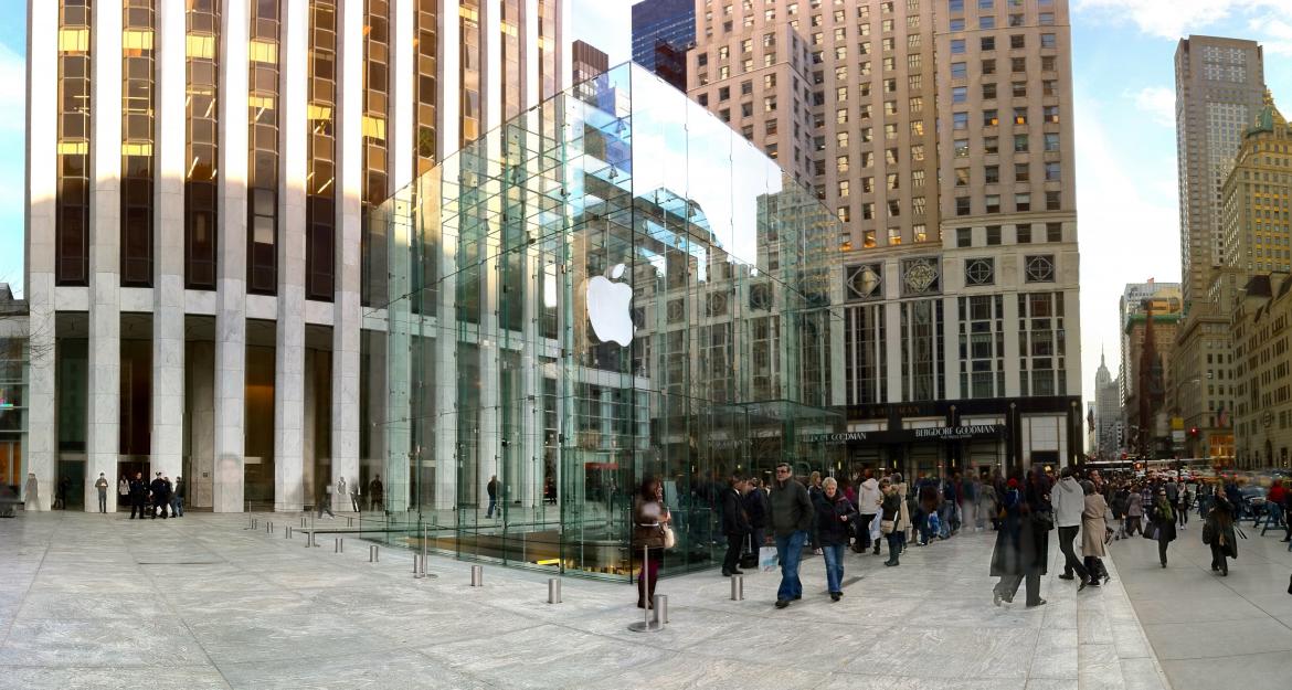 Φεύγει ο «κύβος» της Apple από το Μανχάταν (pics)