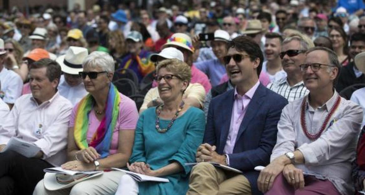 Ο Τζάστιν Τριντό στο Gay Pride του Καναδά (pics)