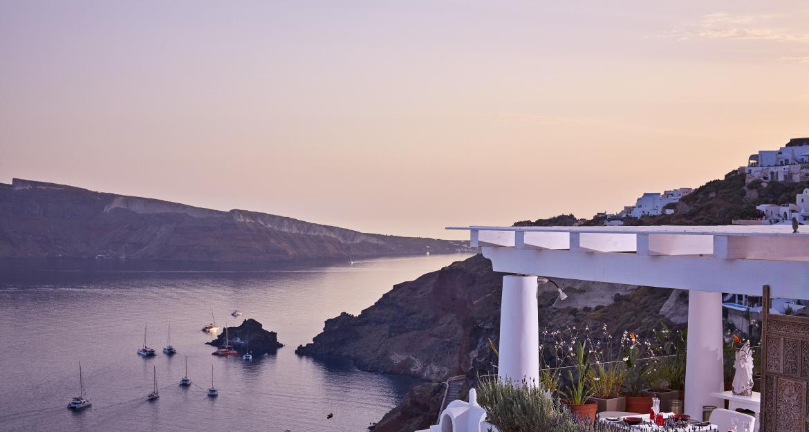 Στην Σαντορίνη το «καλύτερο ξενοδοχείο της Ελλάδας» (pics)