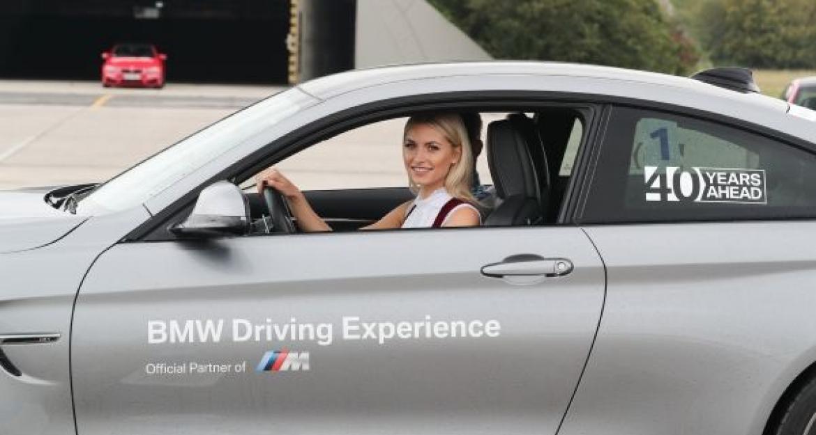 BMW: 40 χρόνια διδάσκει οδήγηση (vid)