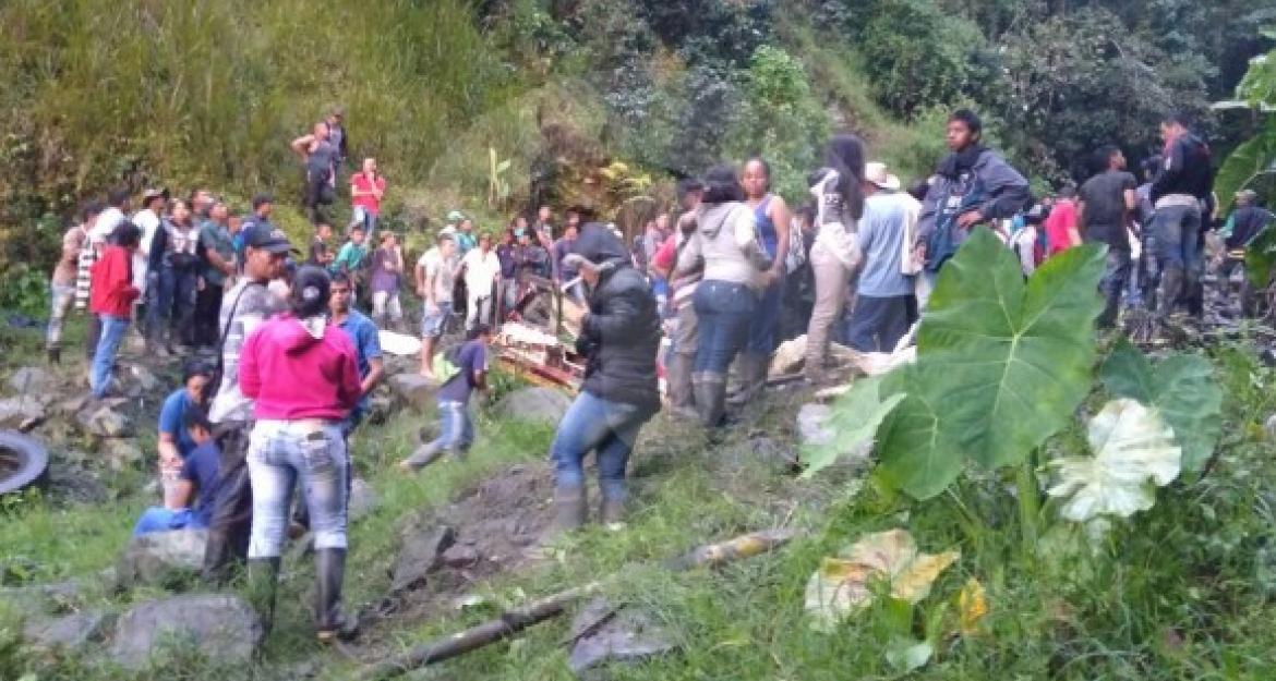 Κολομβία: 14 νεκροί από πτώση λεωφορείου σε χαράδρα (pics)