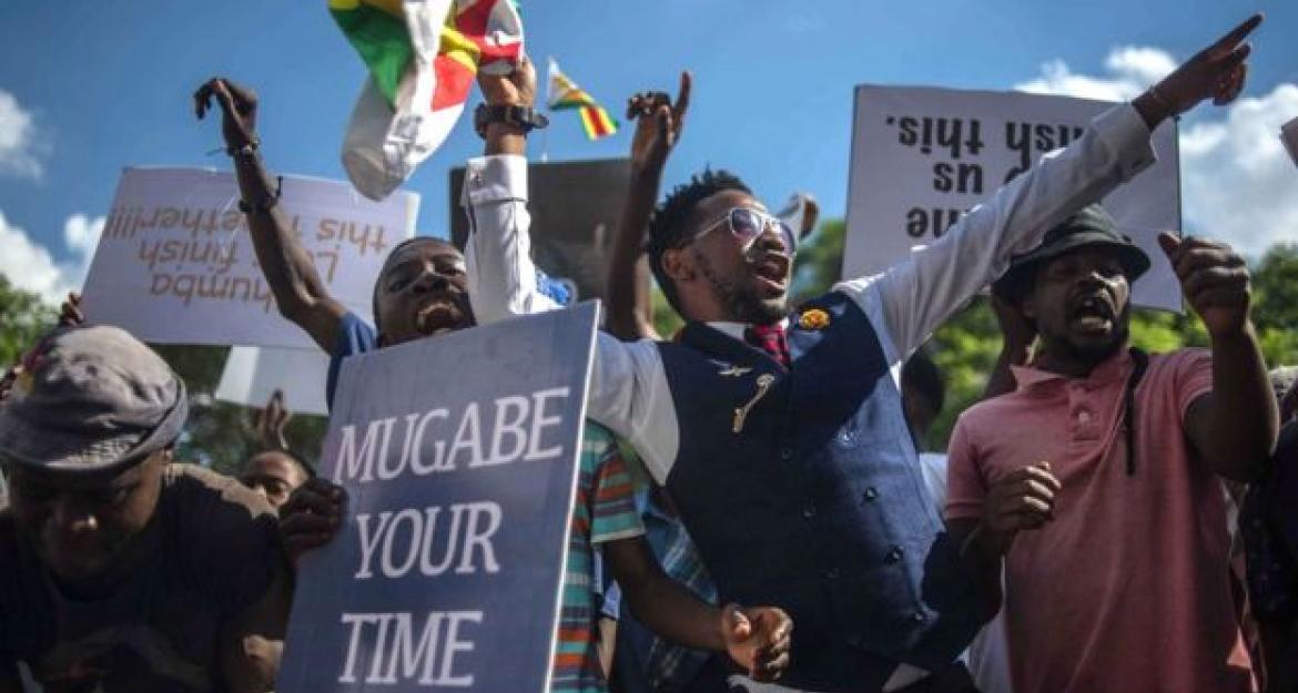 Ζιμπάμπουε: Παραιτήθηκε ο πρόεδρος Μουγκάμπε (pics & vid)
