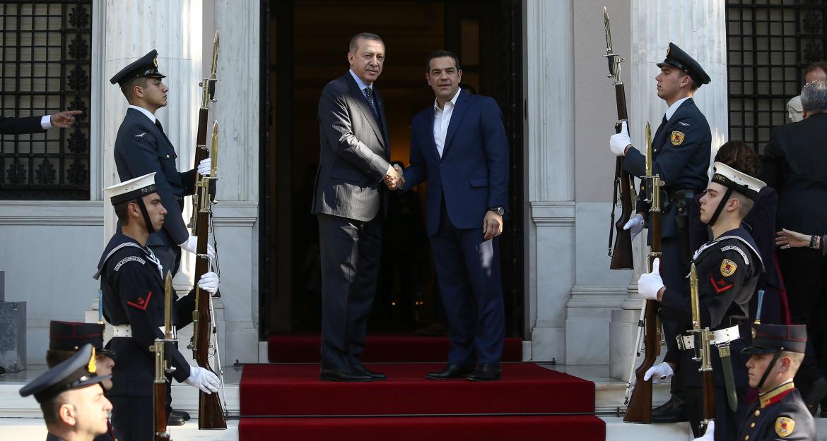 Διπλωματία «υψηλών τόνων» στην επίσκεψη Ερντογάν (pics & vid)