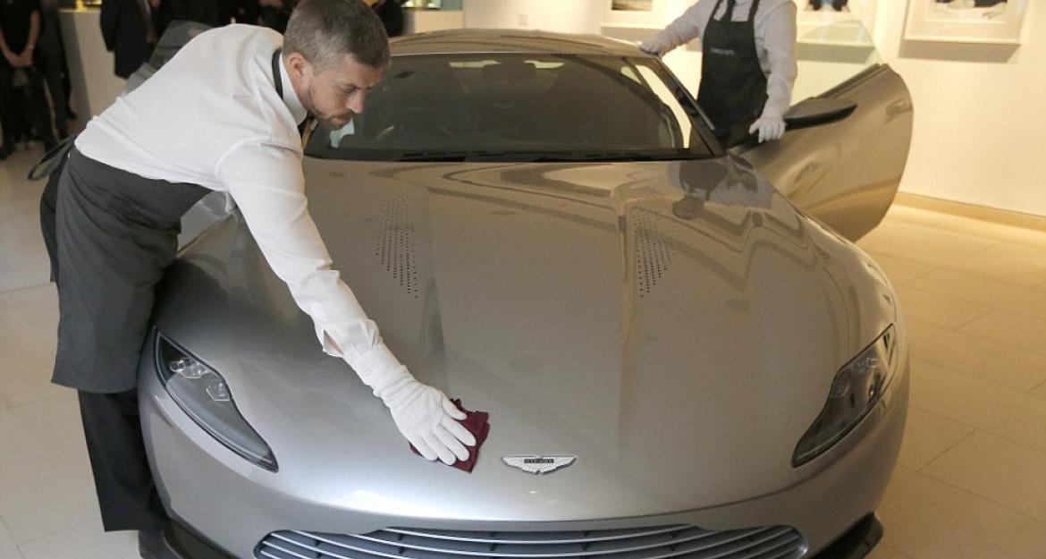 Στο «σφυρί» βγαίνει η νεότερη Aston Martin του Τζέιμς Μποντ (pics)