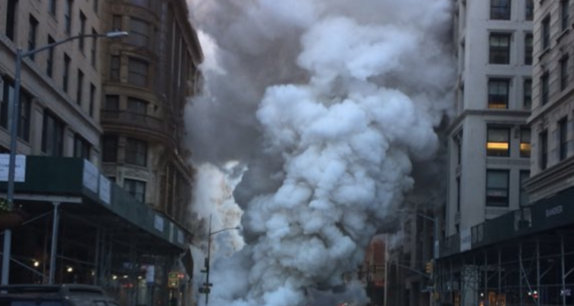 Έκρηξη σε αγωγό ατμού στο Μανχάταν (pics & vid)