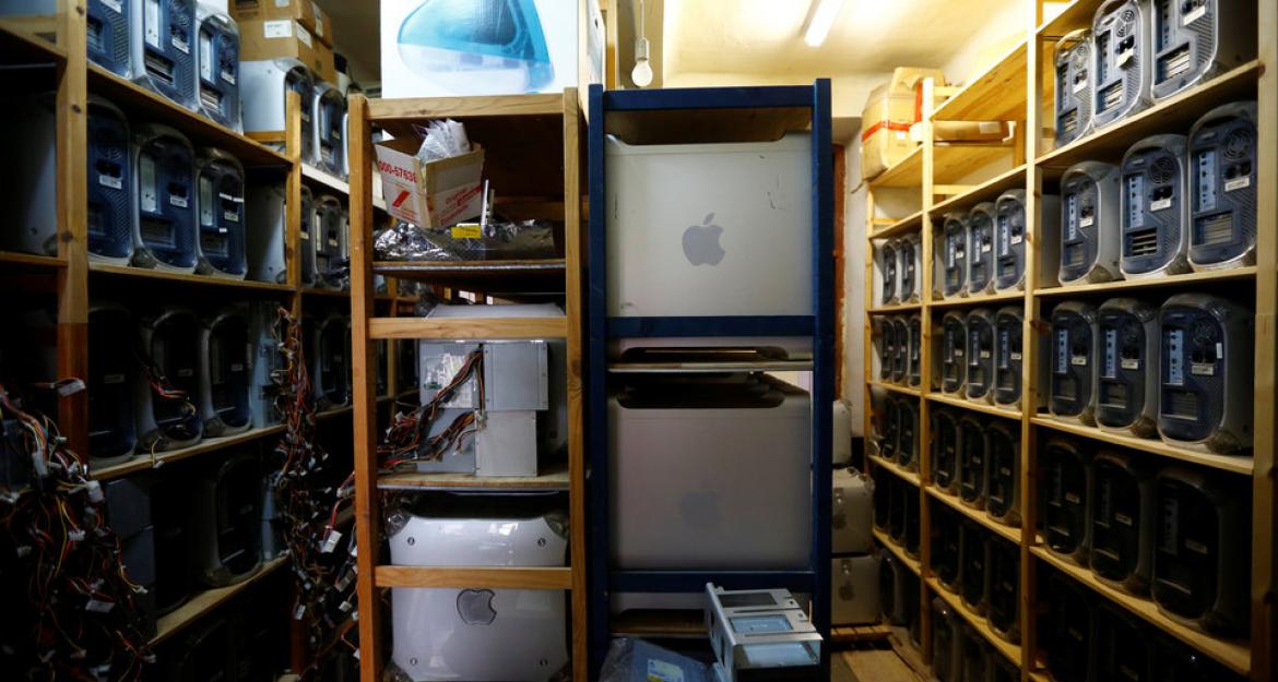 Η μεγαλύτερη συλλογή υπολογιστών Apple κινδυνεύει να καταστραφεί (pics)