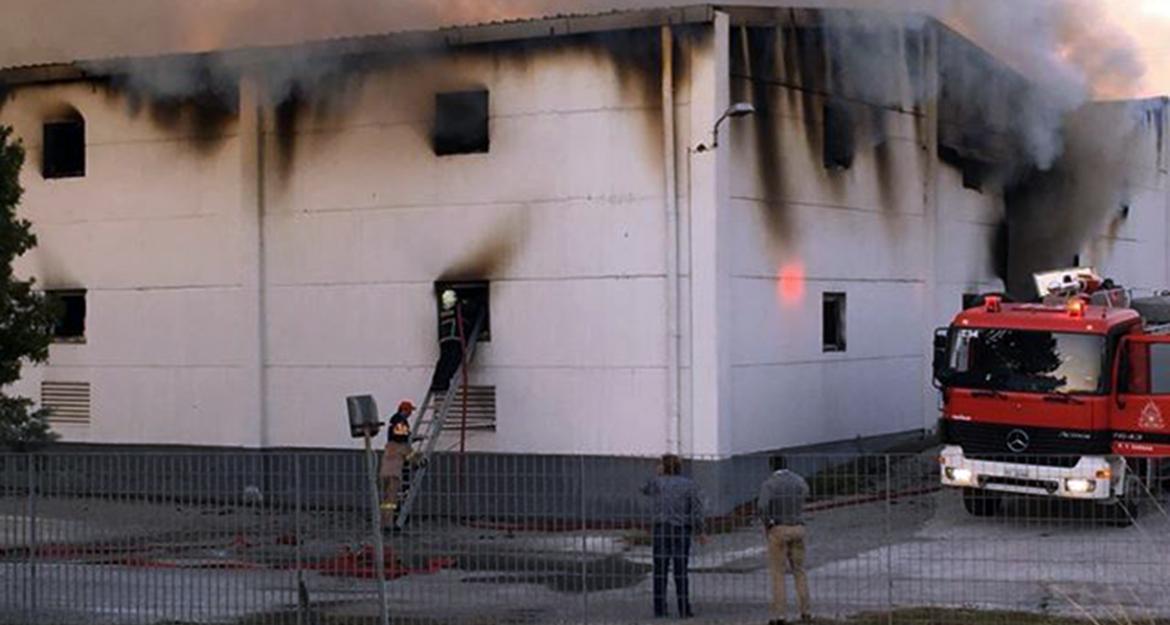 Πυρκαγιά στις καπναποθήκες Μισσιριάν στην Καβάλα (pics)