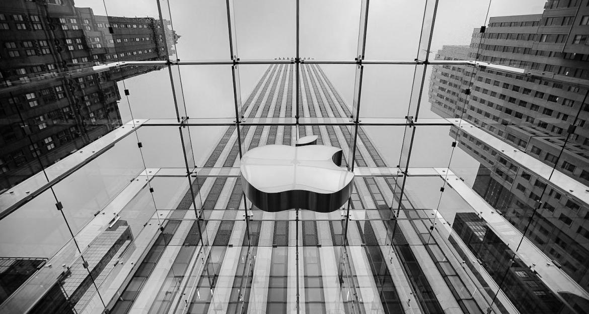 Φεύγει ο «κύβος» της Apple από το Μανχάταν (pics)