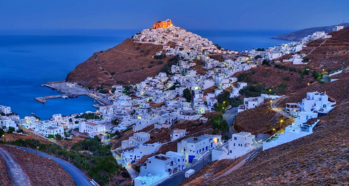 Πώς να κάνετε χολιγουντιανές διακοπές στα ελληνικά νησιά