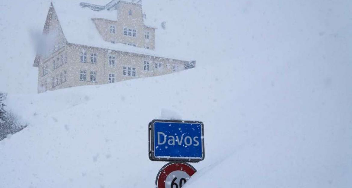 «Βουτηγμένο» στο χιόνι υποδέχεται το Νταβός τους ηγέτες (pics)
