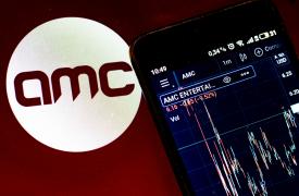 AMC: Πτώση 14% για τη μετοχή - Πουλά μετοχές 250 εκατ. δολαρίων
