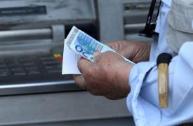 Συντάξεις Μαΐου: Ποιοι θα πληρωθούν νωρίτερα και πόσοι θα λάβουν αναδρομικά έως 15.000 ευρώ