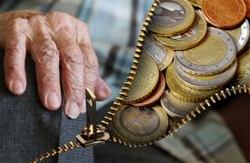 Συντάξεις Ιουνίου: Πότε θα πάνε ταμείο οι συνταξιούχοι - Οι ημερομηνίες πληρωμής