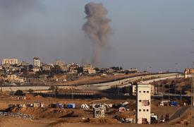 Εντατικοί βομβαρδισμοί στη Ράφα, το Ισραήλ καταλαμβάνει πέρασμα ζωτικής σημασίας