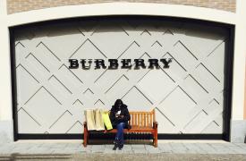 Burberry: Μειωμένες πωλήσεις το τελευταίο τρίμηνο - Αναμένει δύσκολο πρώτο εξάμηνο