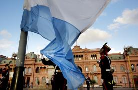 Αργεντινή: Ο πληθωρισμός έπεσε στο 8,8% τον Απρίλιο, όμως γίνεται πλέον αισθητή η ύφεση