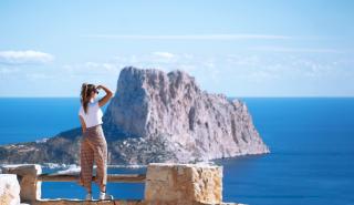 Oxford Economics: Τα θετικά μηνύματα για τον τουρισμό και η «μάχη» με τον πληθωρισμό -Η θέση της Ελλάδας