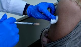 Μελέτη για τα εμβόλια covid: Περιορισμένες και σπάνιες οι ανεπιθύμητες ενέργειές τους
