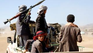 Υεμένη: Οι Χούθι έπληξαν αμερικανικό αντιτορπιλικό και εμπορικό πλοίο στην Ερυθρά Θάλασσα