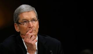 Apple: Στοίχισαν 490 εκατ. δολ. οι δηλώσεις του Tim Cook για τις πωλήσεις του iPhone στην Κίνα
