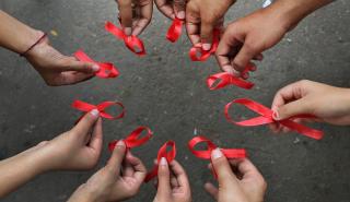 HIV/AIDS: Μείωση με ερωτηματικό στα νέα περιστατικά – Έρχονται self test και προφυλακτική αγωγή