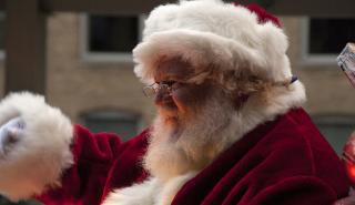 Politico: Ο Άγιος Βασίλης μοιράζει δώρα στους ηγέτες - Τι του ζήτησε ο Κ. Μητσοτάκης