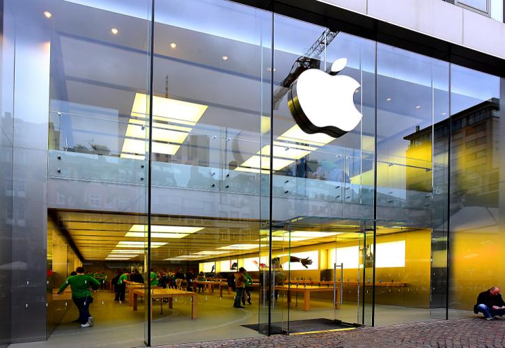 Apple: «Καπνός» 115 δισ. δολάρια - Βουτιά 4% για την μετοχή της