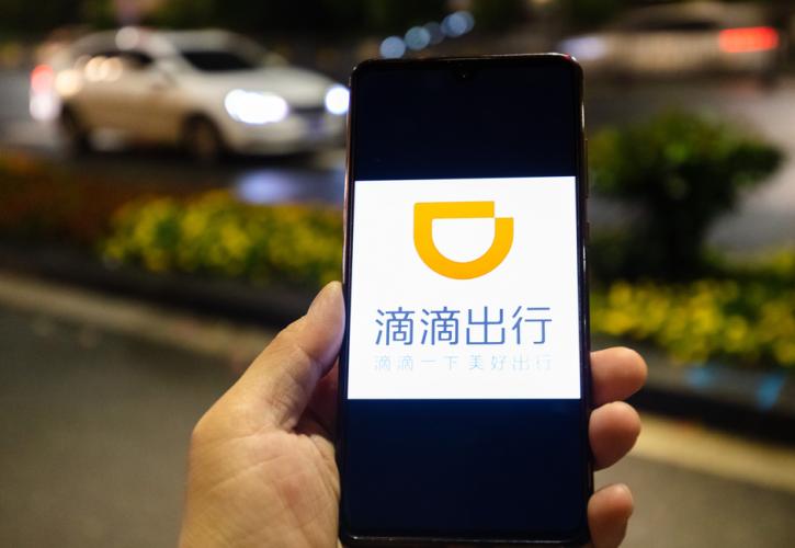 Η Κίνα αφαιρεί την DiDi από τις εφαρμογές των WeChat και Alipay