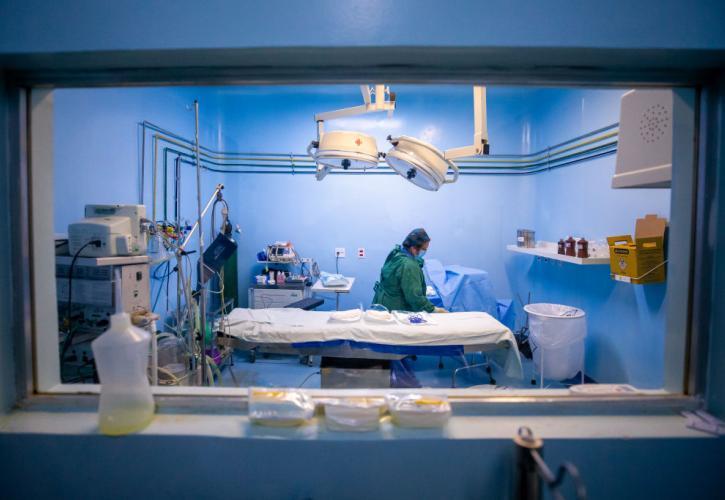 «Αλαλούμ» με τις επεμβάσεις στα απογευματινά χειρουργεία – Οι διευκρινίσεις Γεωργιάδη