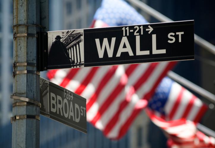 «Κοκκινίζει» η Wall Street: Διατηρείται το καρέ πτωτικών συνεδριάσεων