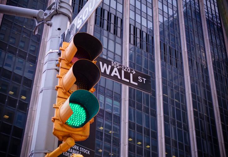 Η αισιοδοξία για τα επιτόκια «έσπρωξε» υψηλότερα την Wall Street - Στο +1,2% ο Nasdaq