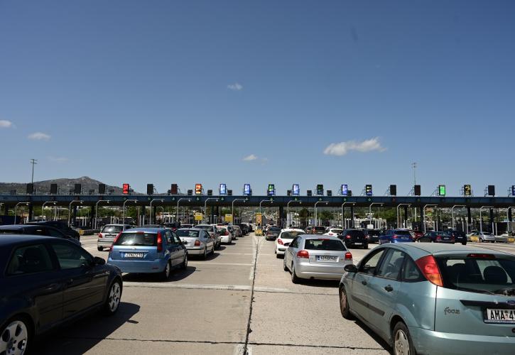 Παραμένει αυξημένη η κίνηση στην Αθηνών-Κορίνθου - Πάνω από 76.000 οχήματα έχουν επιστρέψει στην Αττική από το πρωί