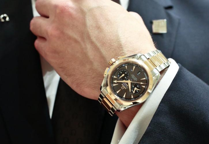 Απoστολή 6.000 δολαρίων για το νέο ρολόι του James Bond
