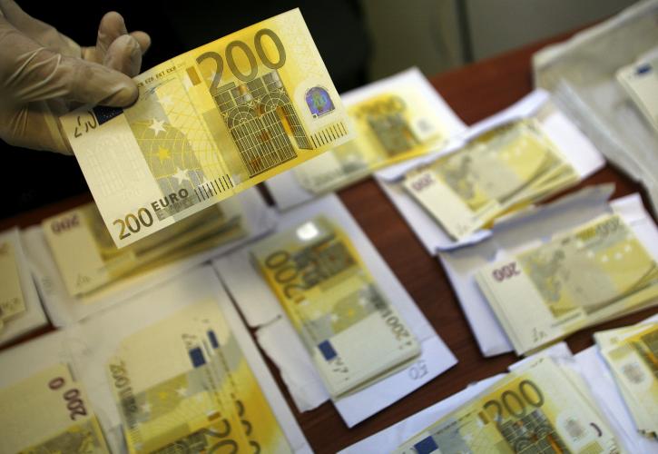 Λιγοστεύουν τα πλαστά χαρτονομίσματα στην Ευρωζώνη