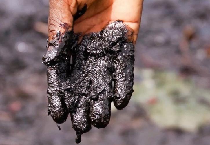 Τι σημαίνει για την τσέπη μας η «βουτιά» του πετρελαίου