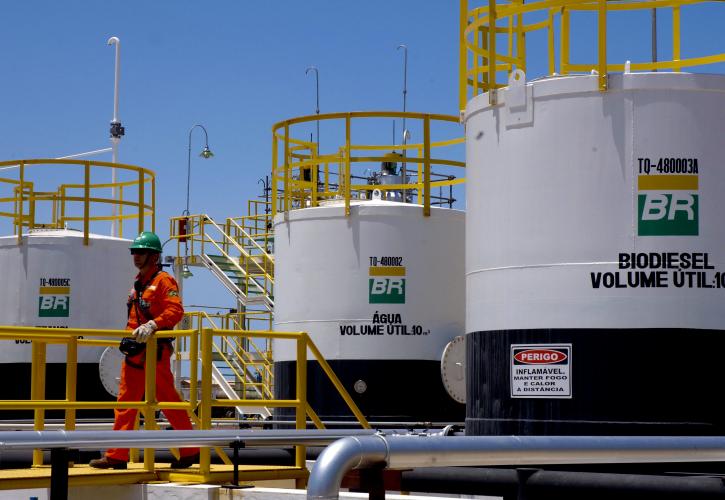 «Βούλιαξε» στις ζημιές η Petrobras λόγω πετρελαίου    