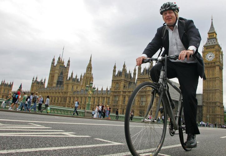 Διχάζει τους Λονδρέζους η «επανάσταση» του ποδηλάτου