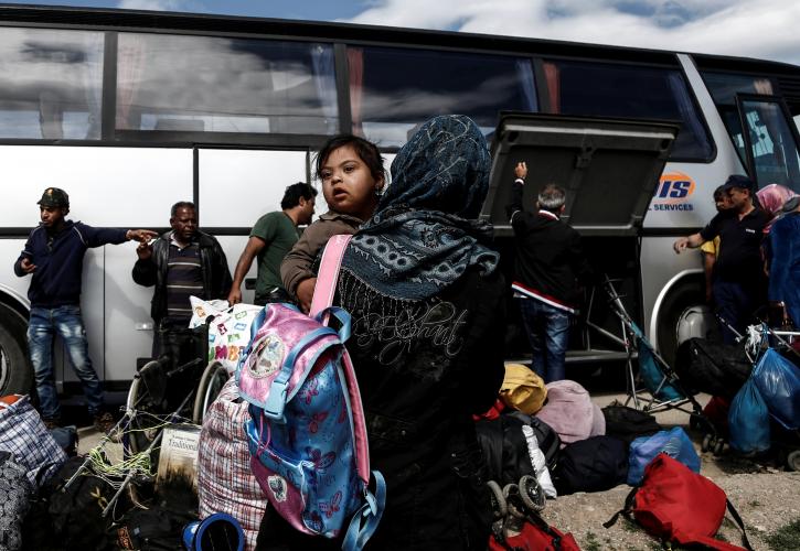«Τυφλή» μεταφορά των προσφύγων καταγγέλλουν οι MSF
