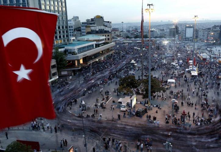Υπό κράτηση 18.000 άτομα στην Τουρκία για το πραξικόπημα