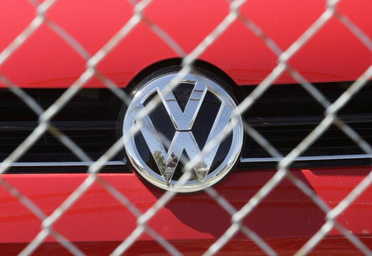 «Βουλιάζει» στη δίνη του σκανδάλου η Volkswagen