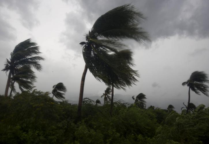 Ζημιές 15 δισ. θα αφήσει ο τυφώνας Matthew