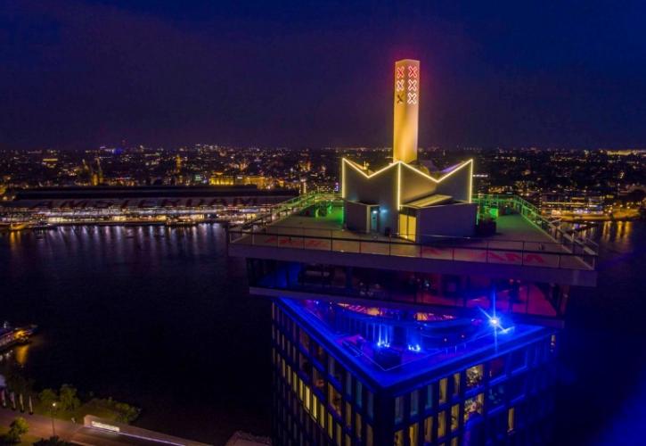 Ο Πύργος που αλλάζει τη νυχτερινή ζωή του Άμστερνταμ (pics)
