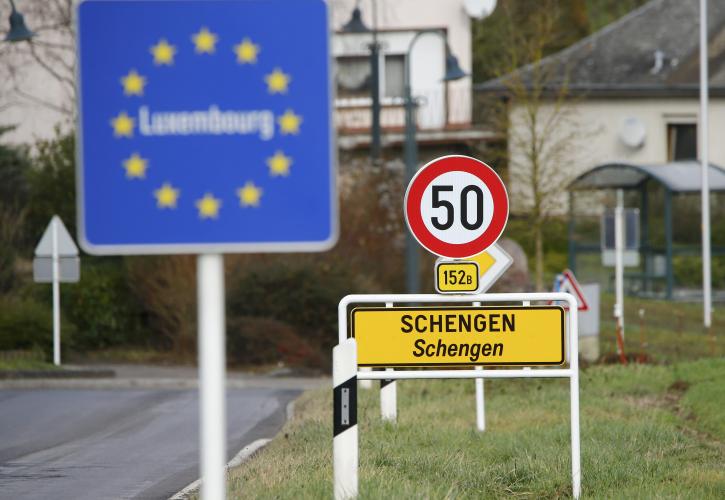 Hoyer: Έξοδος από τη Σέγκεν θα επηρεάσει τις επενδύσεις